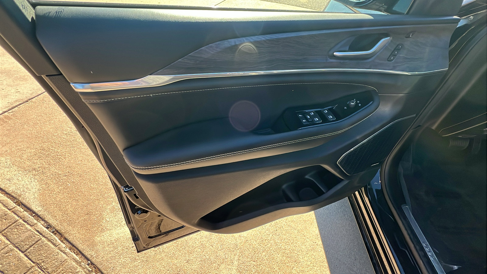 Used 2024 Jeep Grand Cherokee L Overland w/ Advanced Protech Group III image 14