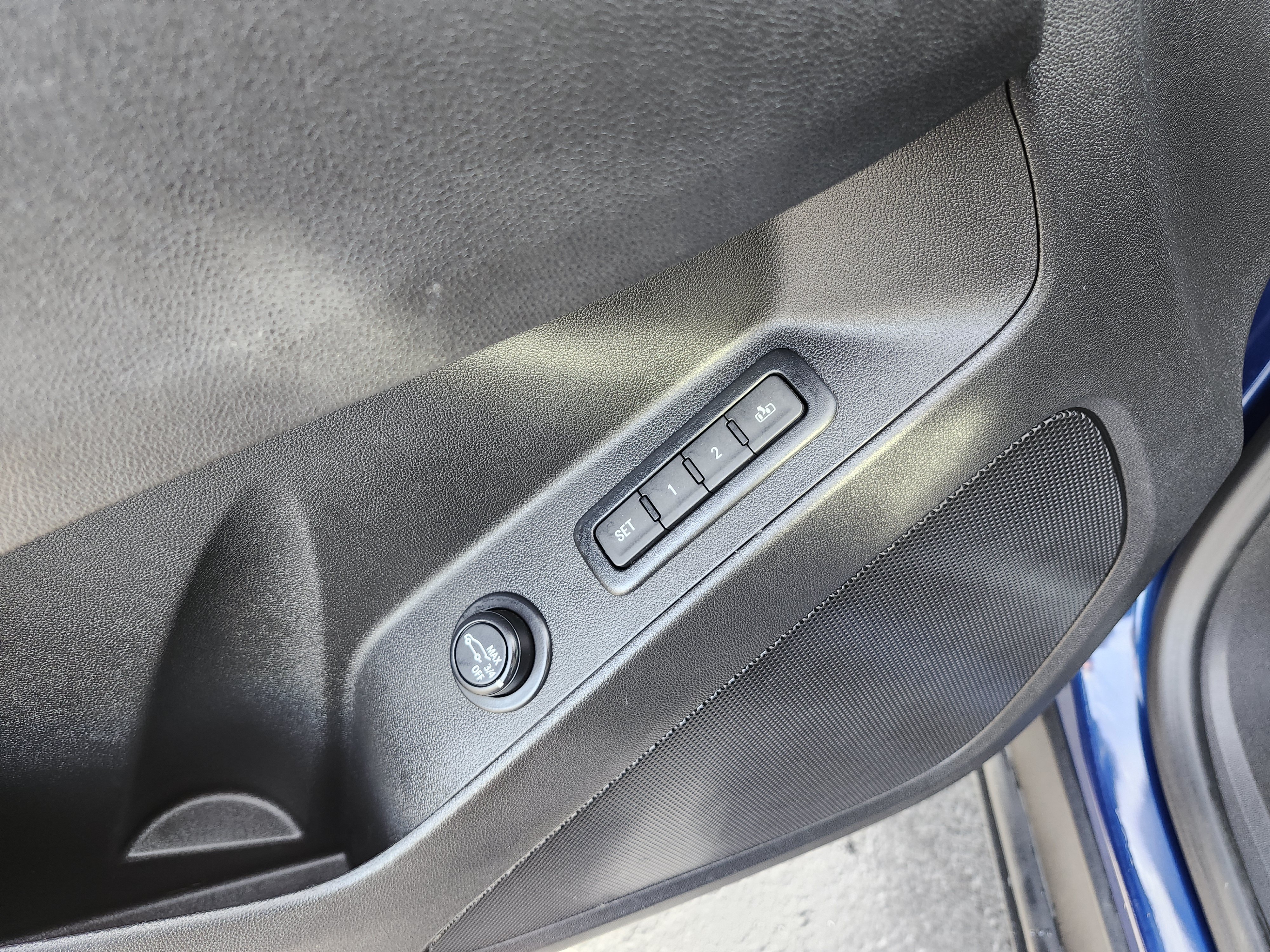 Used 2023 Chevrolet Equinox Premier FWD image 26