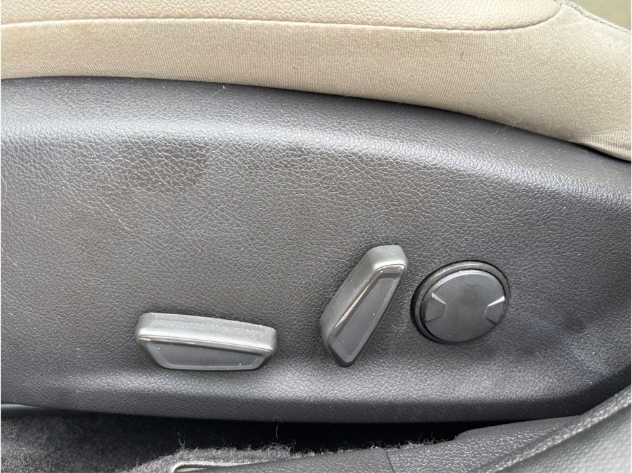 Used 2015 Ford Focus Titanium FWD image 18