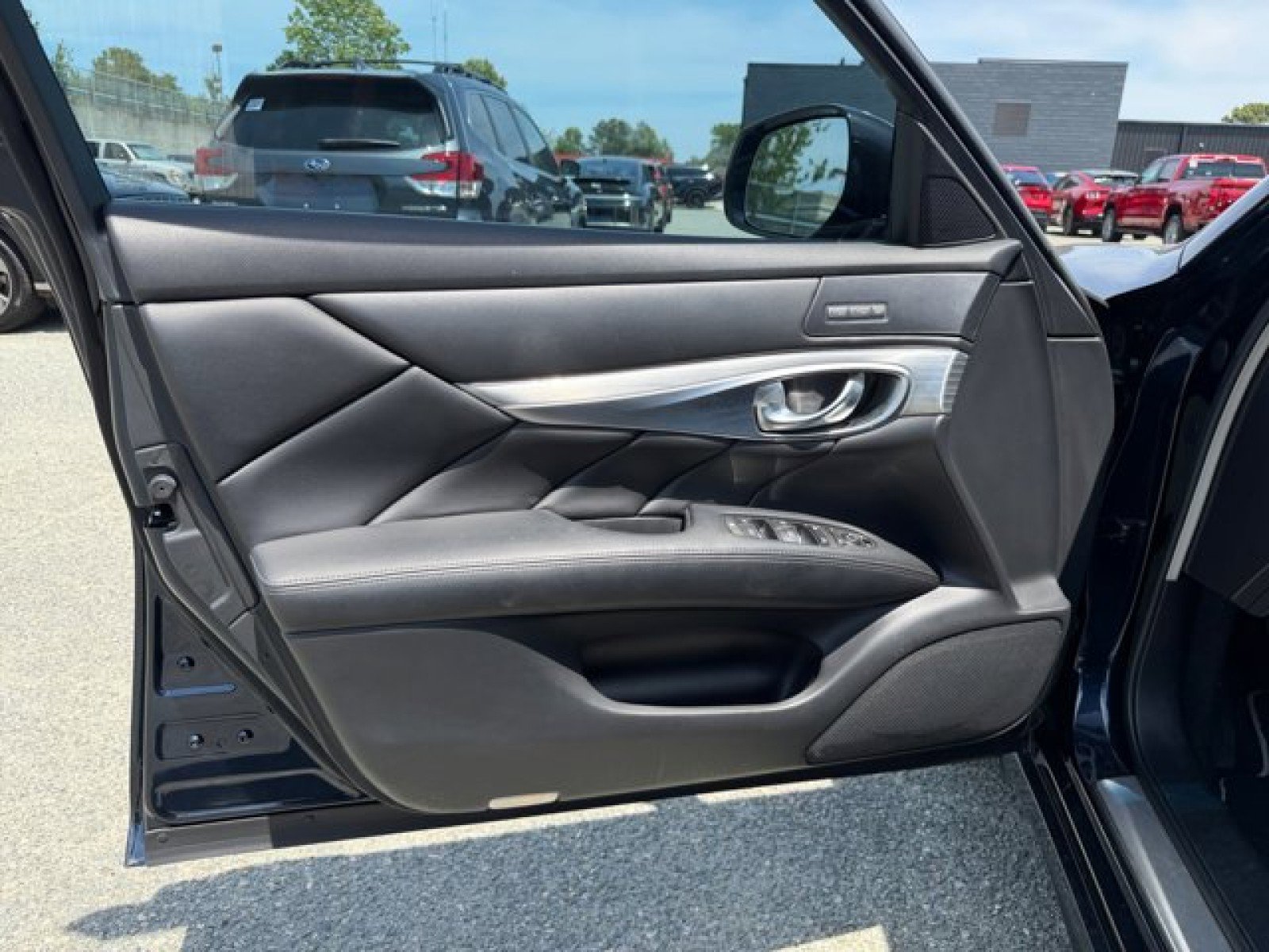 Used 2019 INFINITI Q70 Luxe RWD image 20