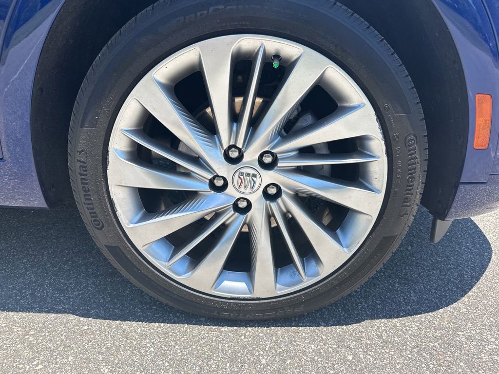 Used 2025 Buick Envision Avenir AWD/4WD image 10