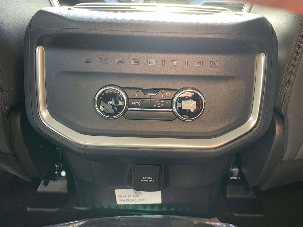 New 2025 Ford Expedition Active image 13