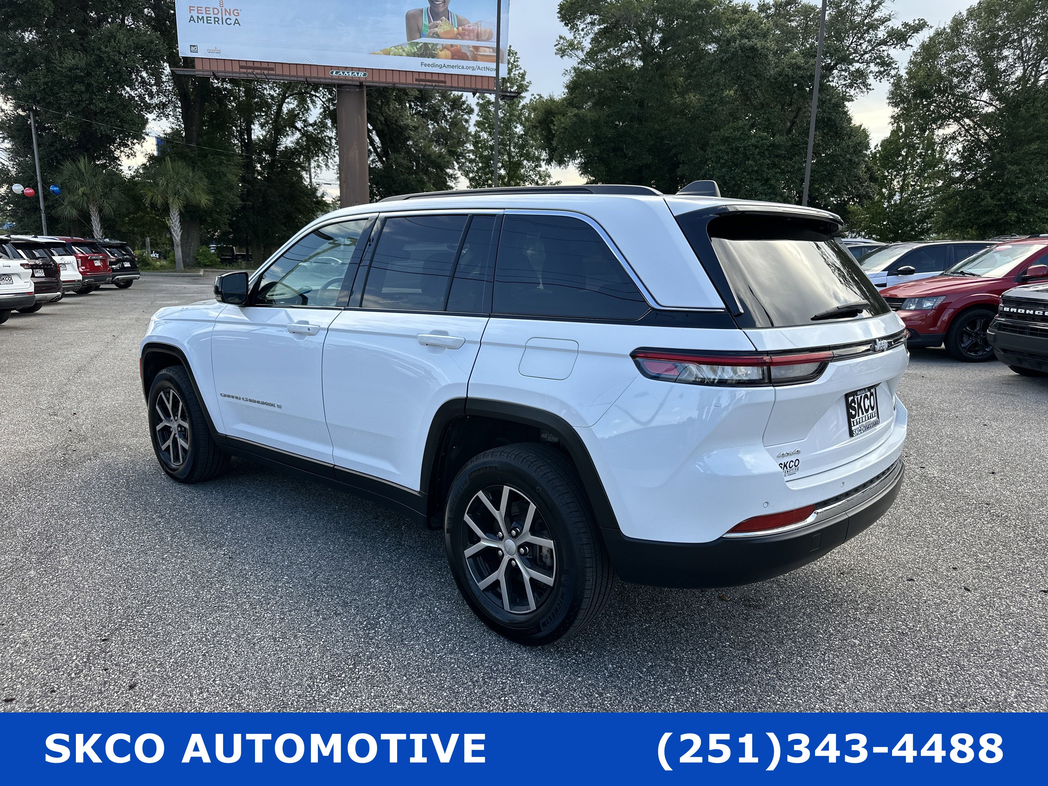 Used 2024 Jeep Grand Cherokee Limited image 3