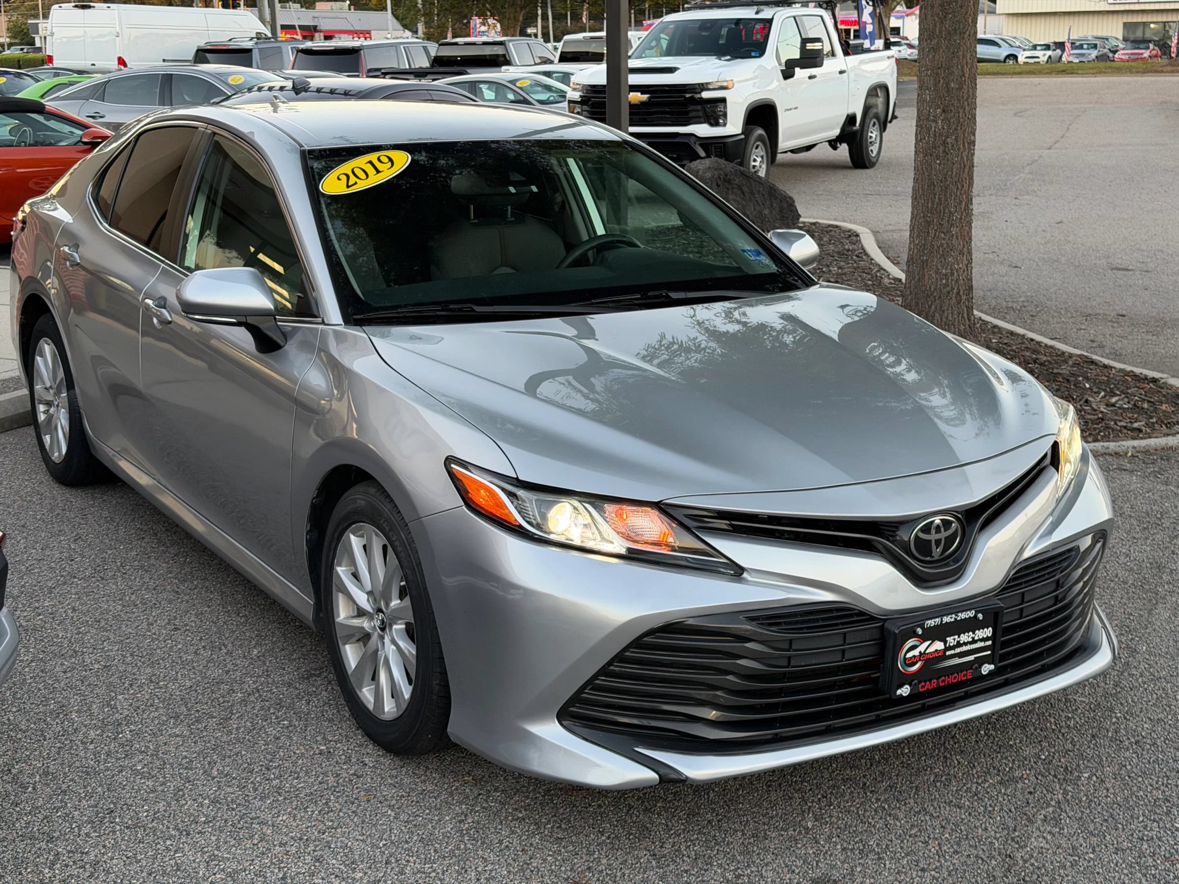 Used 2019 Toyota Camry LE FWD image 5