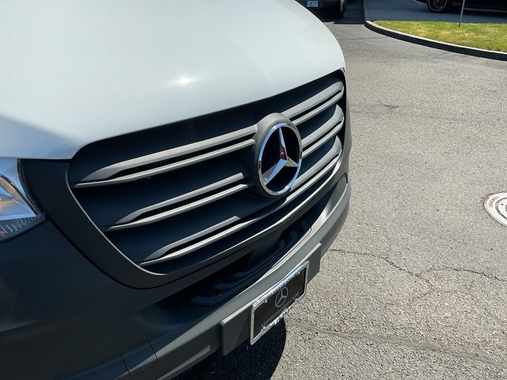 Used 2025 Mercedes-Benz Sprinter 2500 image 4