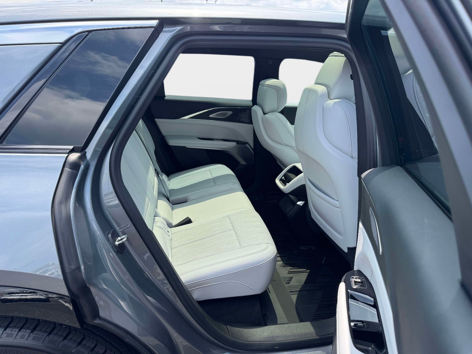Certified 2023 Cadillac Lyriq 2WD image 15