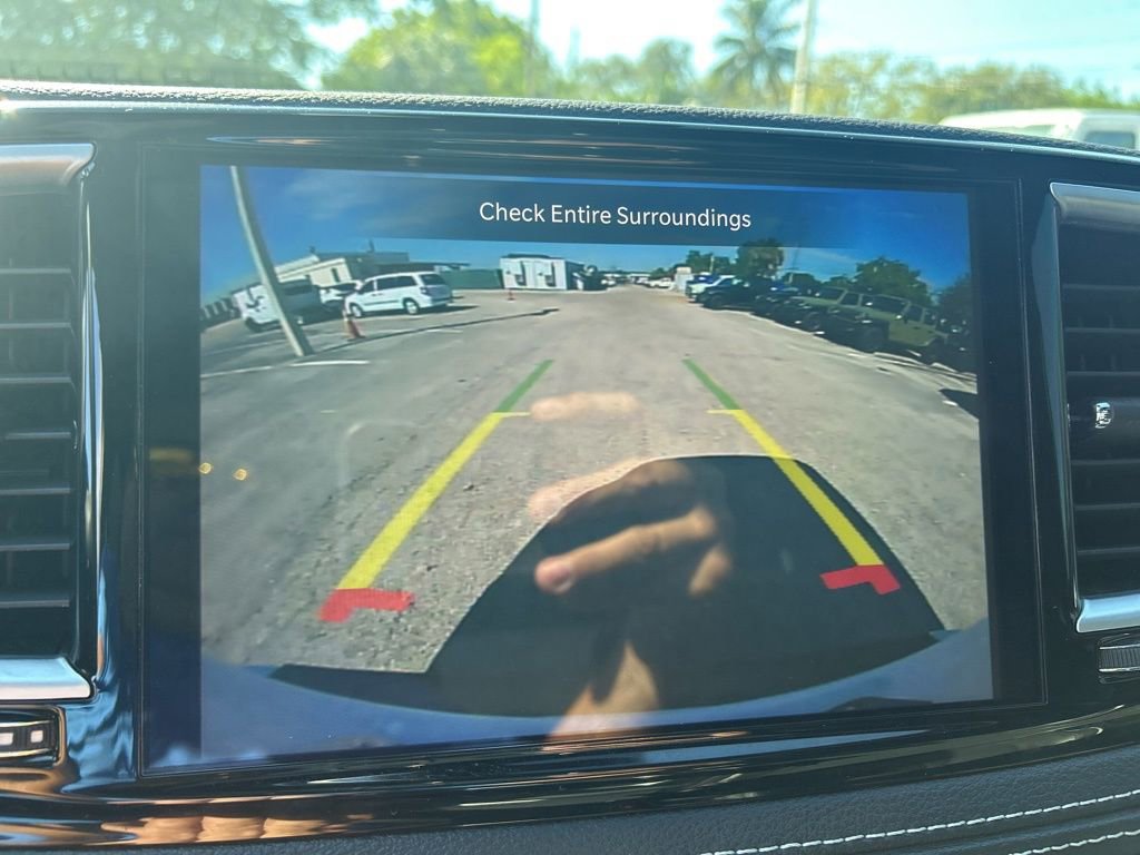 Used 2024 Chrysler Pacifica Limited w/ S Appearance Package image 14