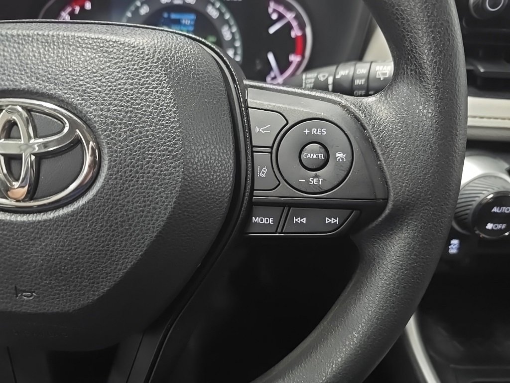 Used 2023 Toyota RAV4 XLE image 21