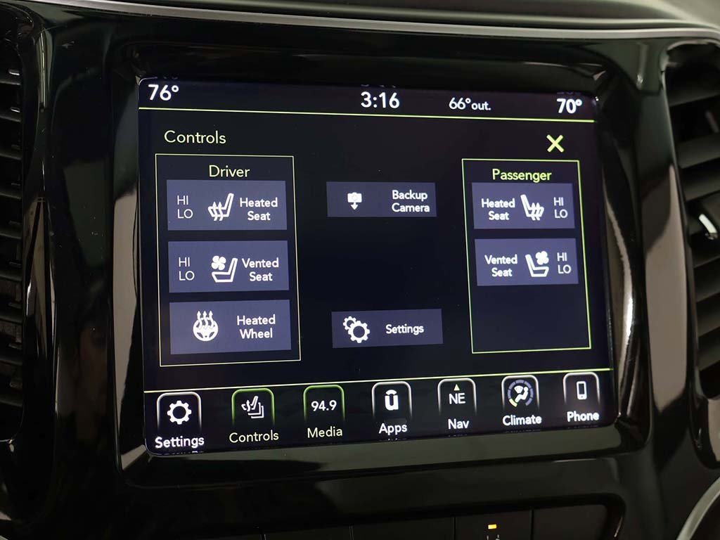 Used 2019 Jeep Cherokee Overland w/ Technology Group image 50