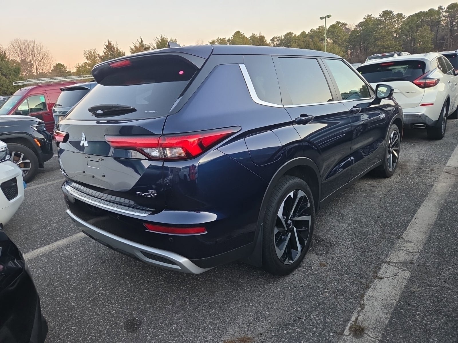 Used 2023 Mitsubishi Outlander SE image 6