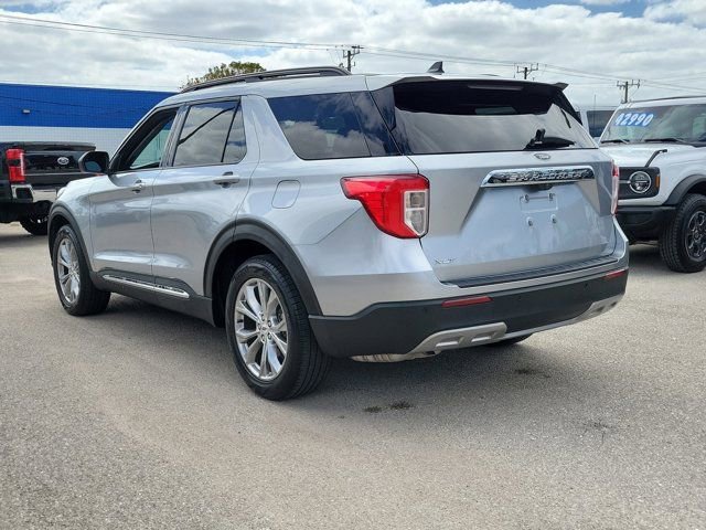 Certified 2022 Ford Explorer XLT w/ Equipment Group 202A image 4