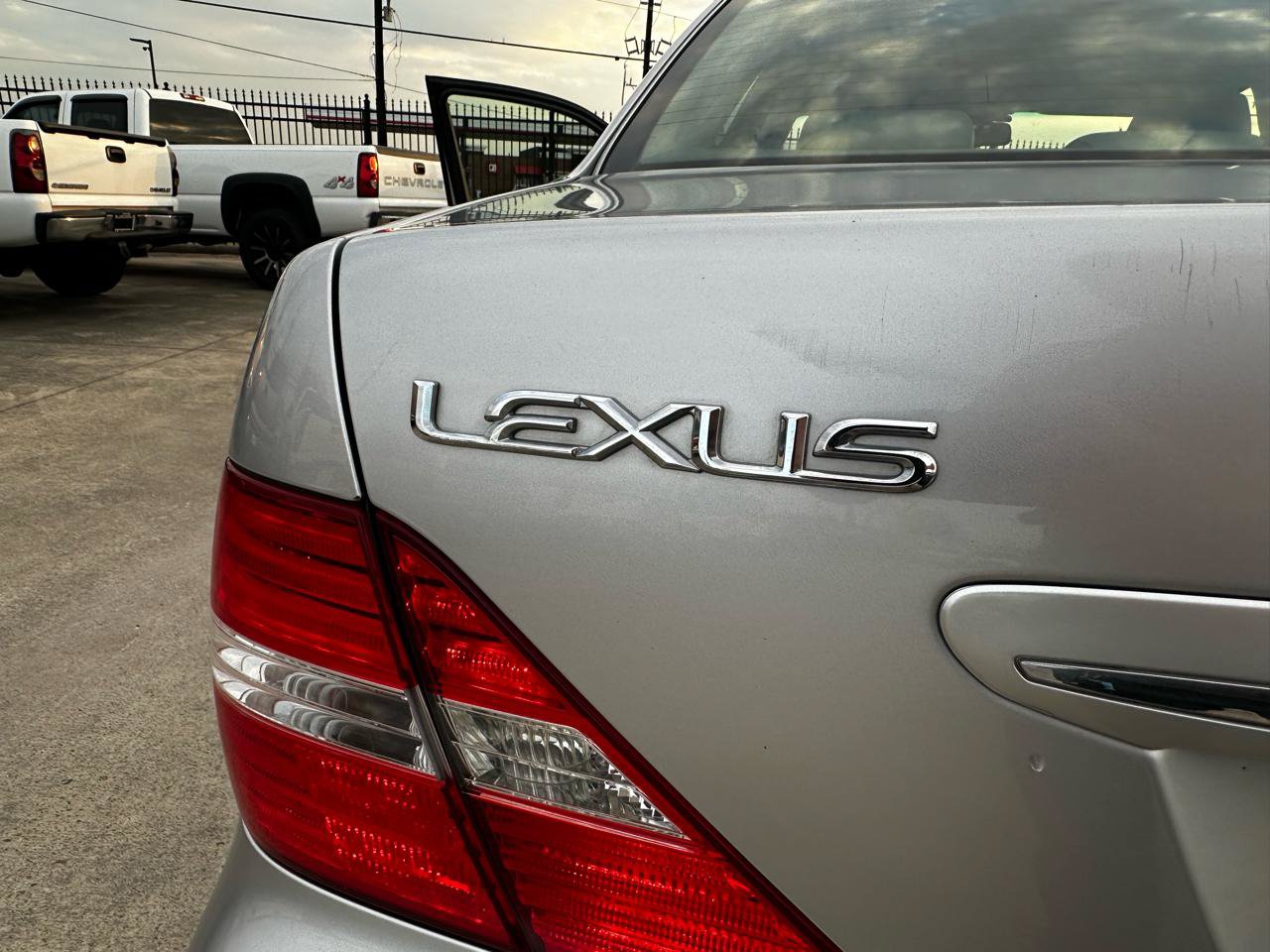 Used 2004 Lexus LS 430 w/ Premium Pkg RWD image 93