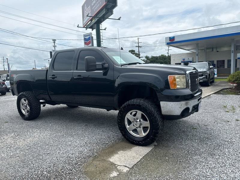 Used 2009 GMC Sierra 2500 SLT w/ Entertainment Package AWD/4WD image 4