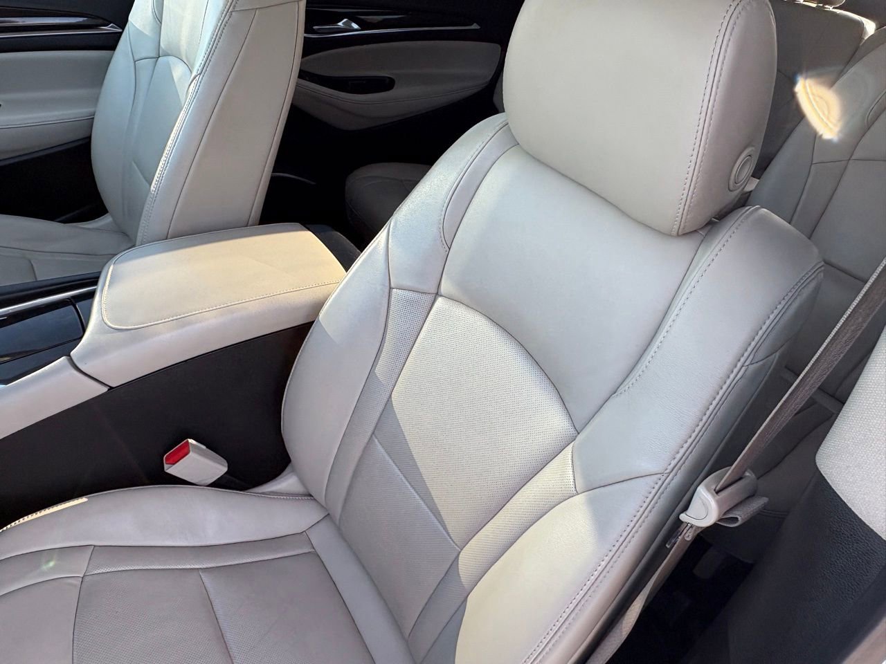 Used 2020 Buick Enclave Premium w/ Sun and Sites Package image 35