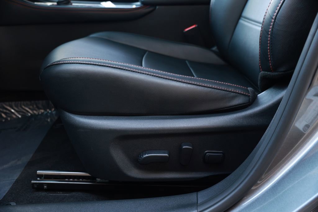 Used 2025 Nissan Sentra SR w/ SR Premium Package FWD image 18