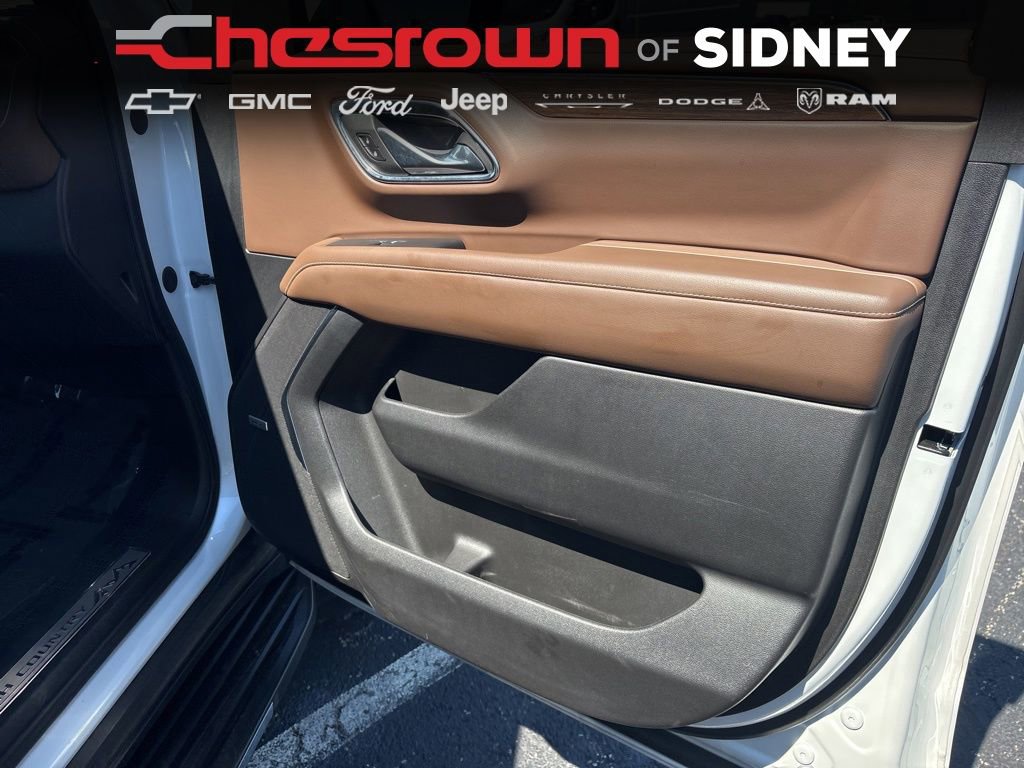 Used 2023 Chevrolet Suburban High Country image 34