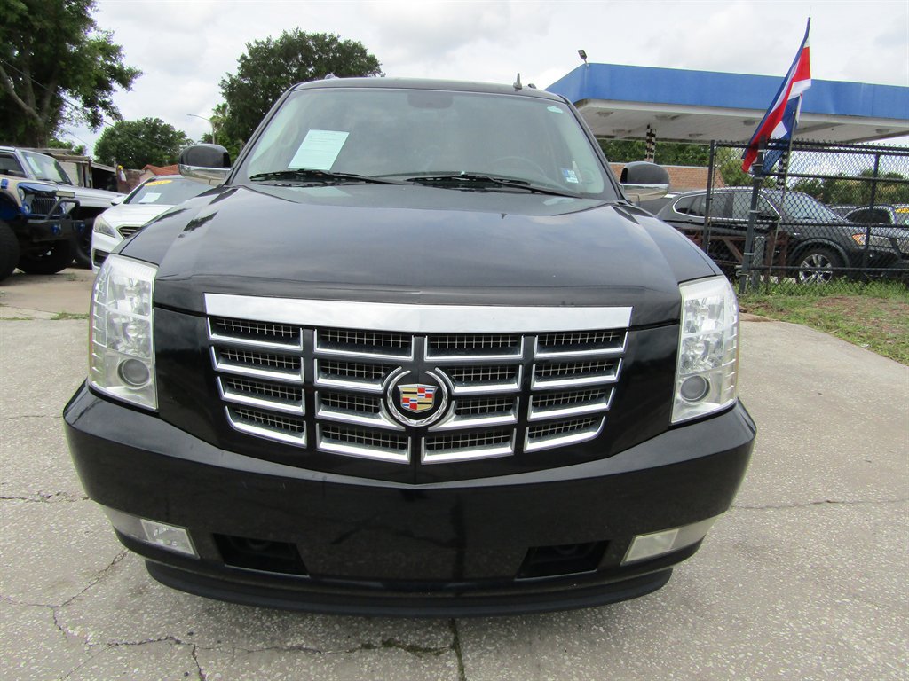 Used 2011 Cadillac Escalade ESV Premium RWD image 1