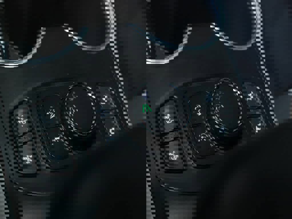 Used 2021 GMC Terrain SLT image 30