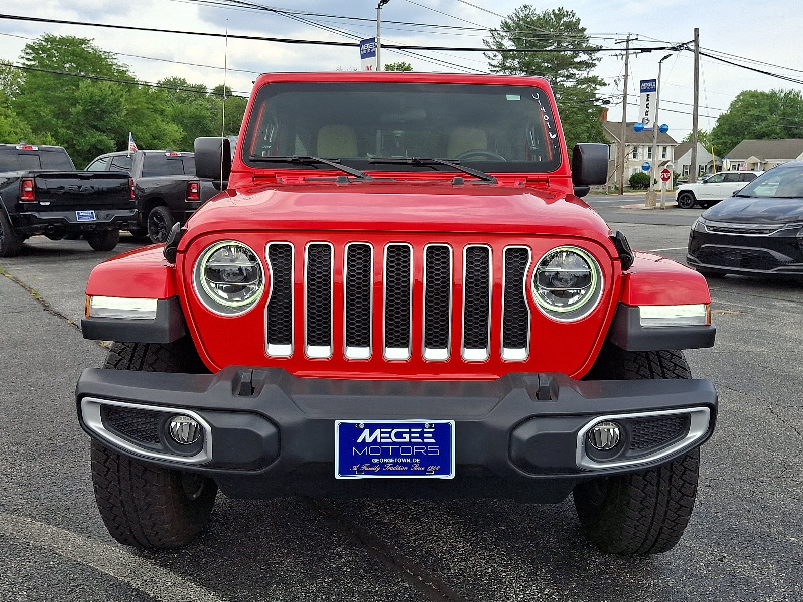 Used 2019 Jeep Wrangler Unlimited Sahara w/ Cold Weather Group AWD/4WD image 2