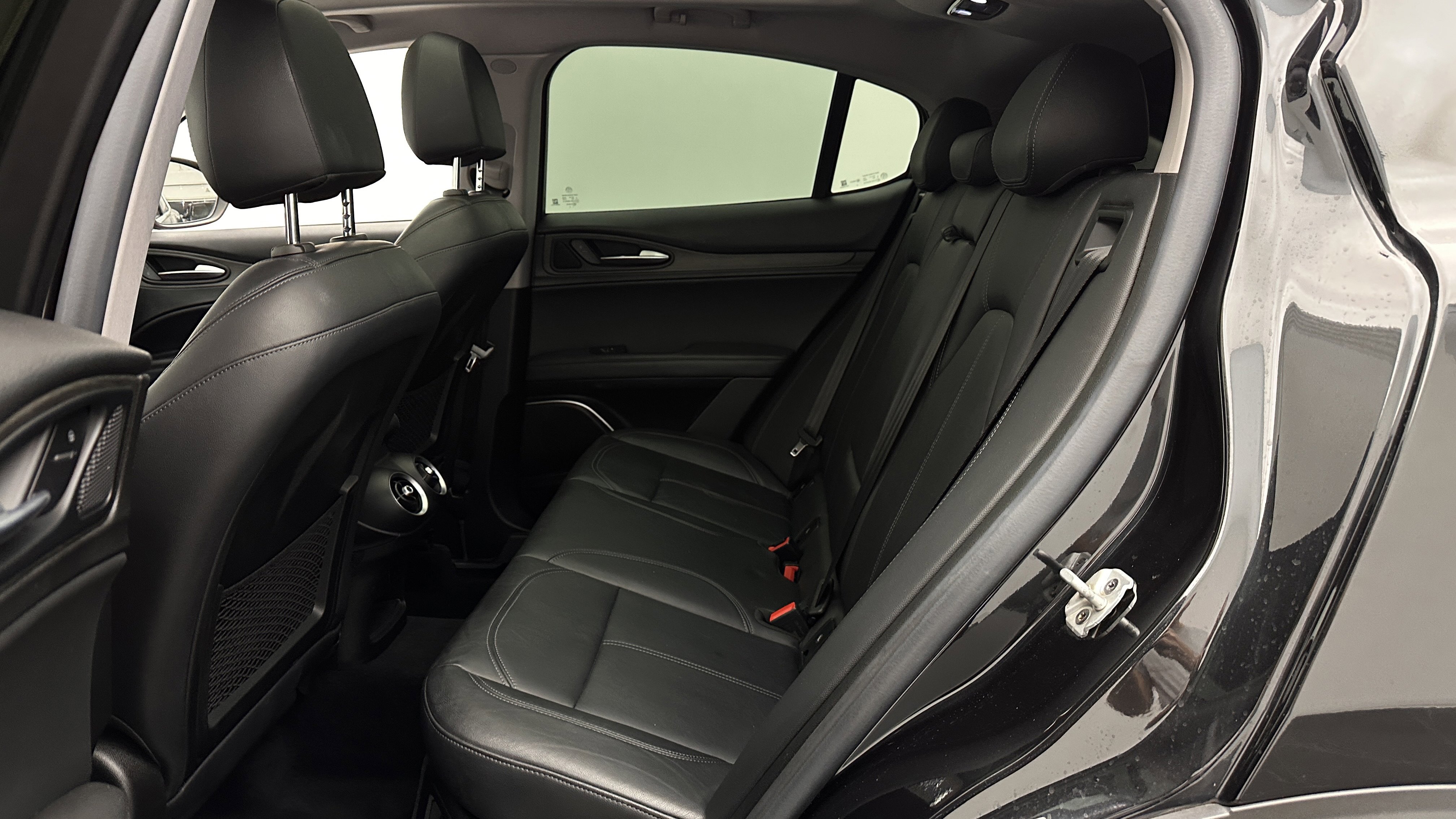 Used 2018 Alfa Romeo Stelvio Ti image 25