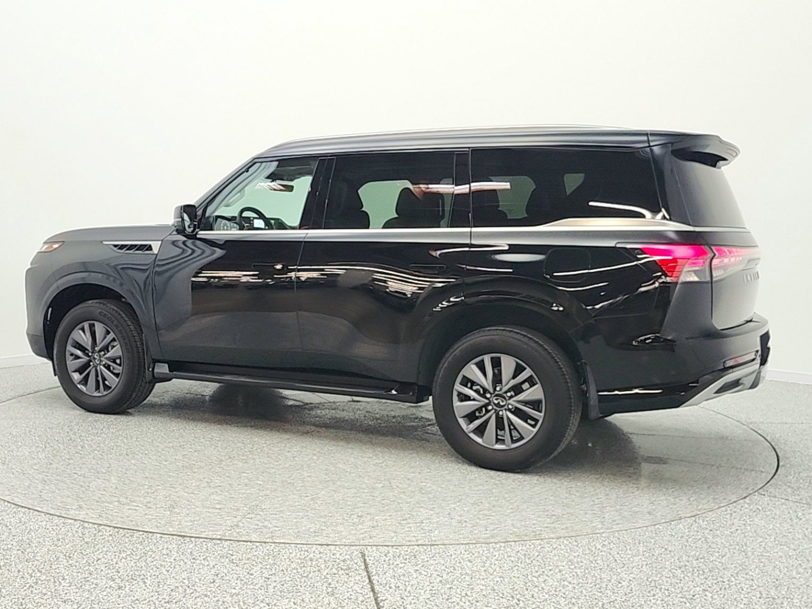 Used 2026 INFINITI QX80 Pure w/ Cargo Package image 8