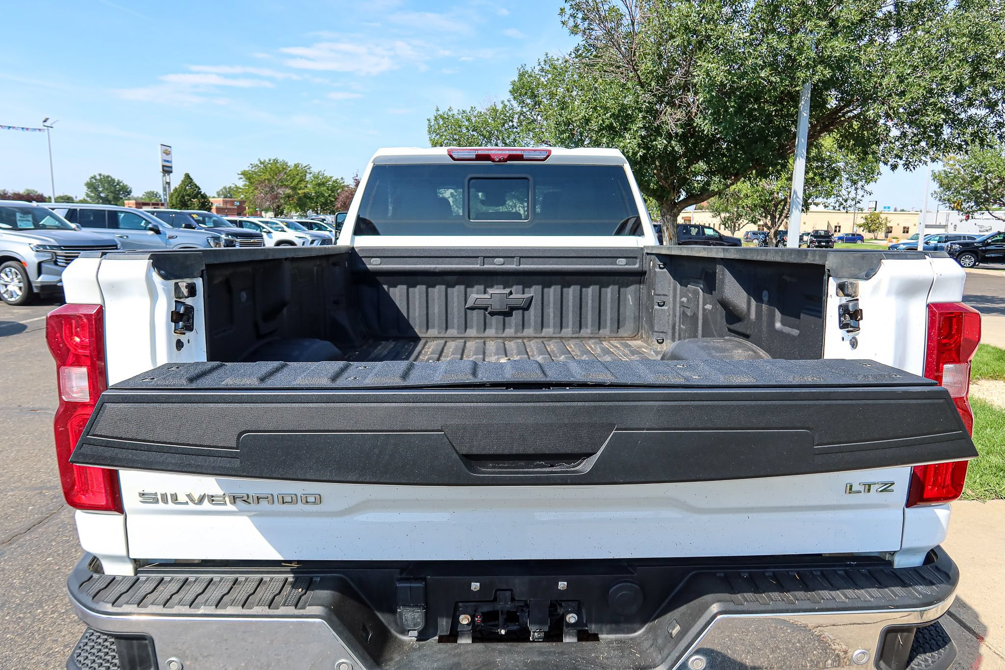 Used 2024 Chevrolet Silverado 3500 LTZ w/ LTZ Convenience Package AWD/4WD image 9