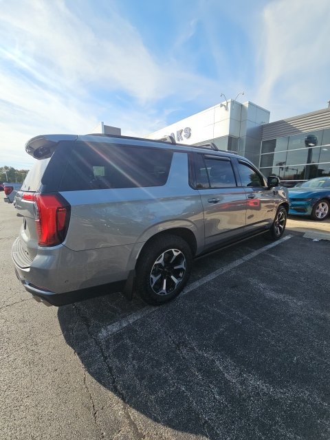 Used 2025 GMC Yukon XL AT4 AWD/4WD image 2