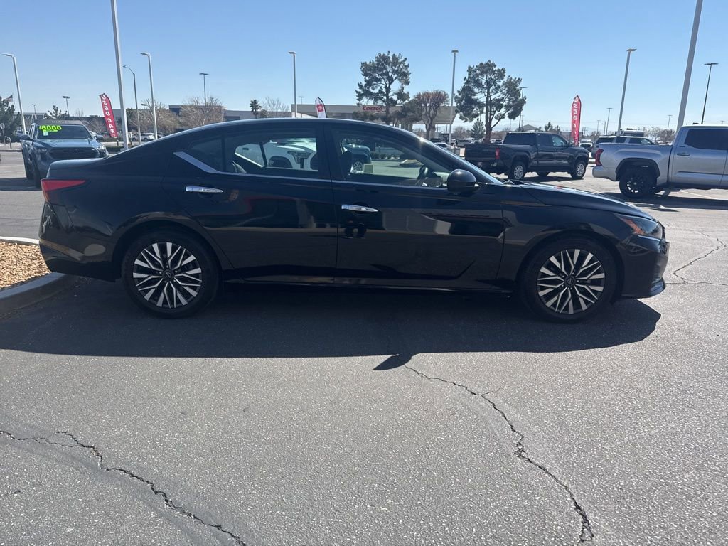 Used 2023 Nissan Altima 2.5 SV image 5