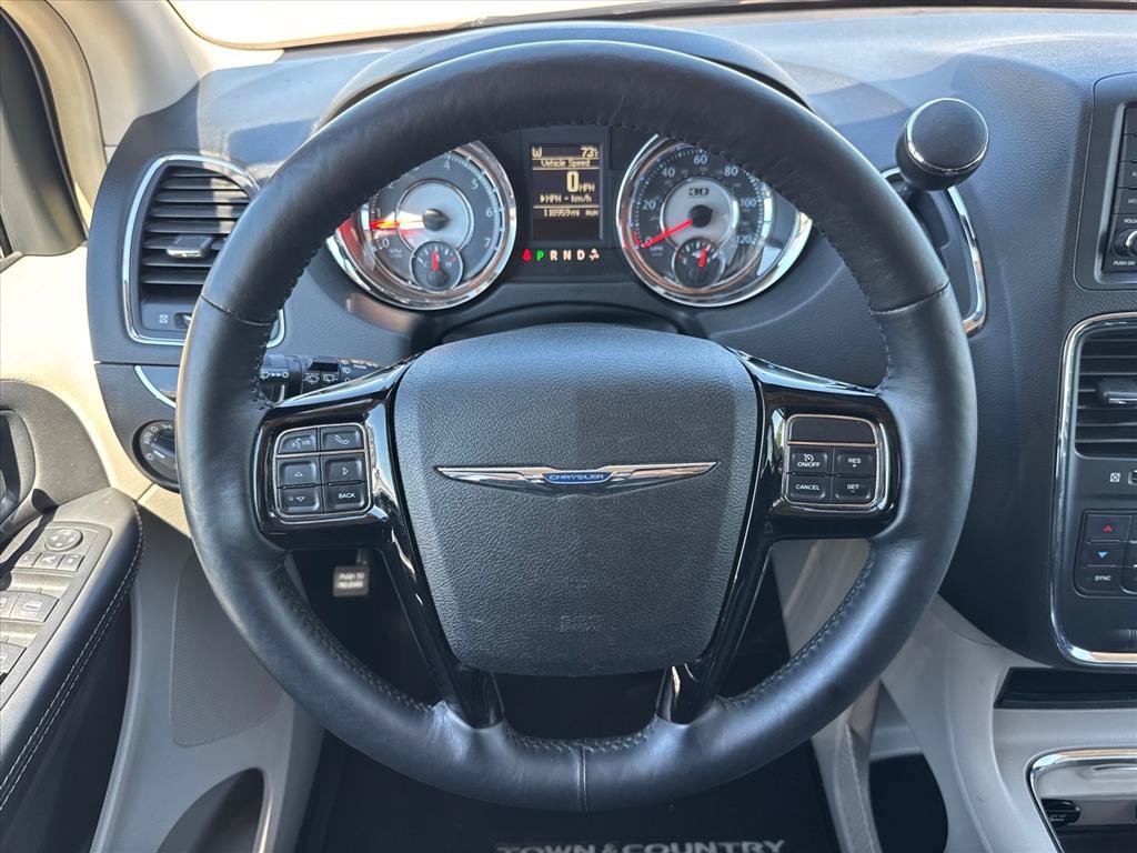 Used 2014 Chrysler Town & Country Touring-L FWD image 14