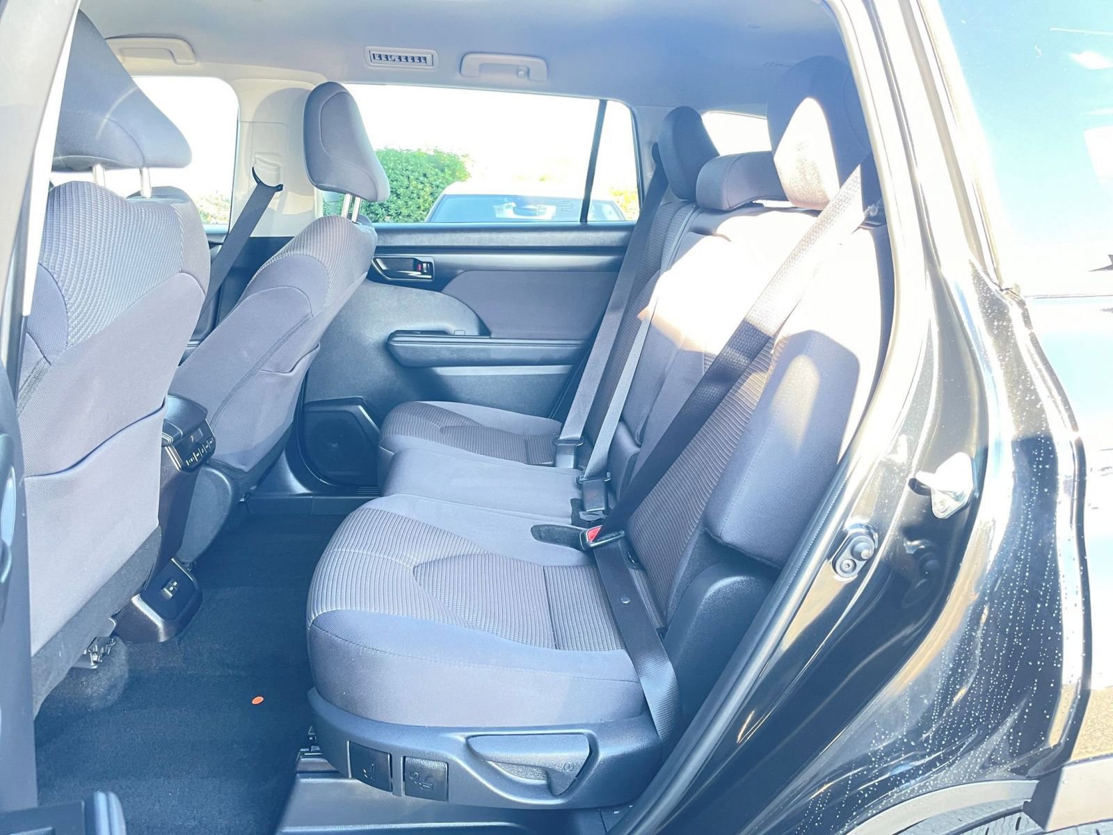 Used 2025 Toyota Highlander LE image 39