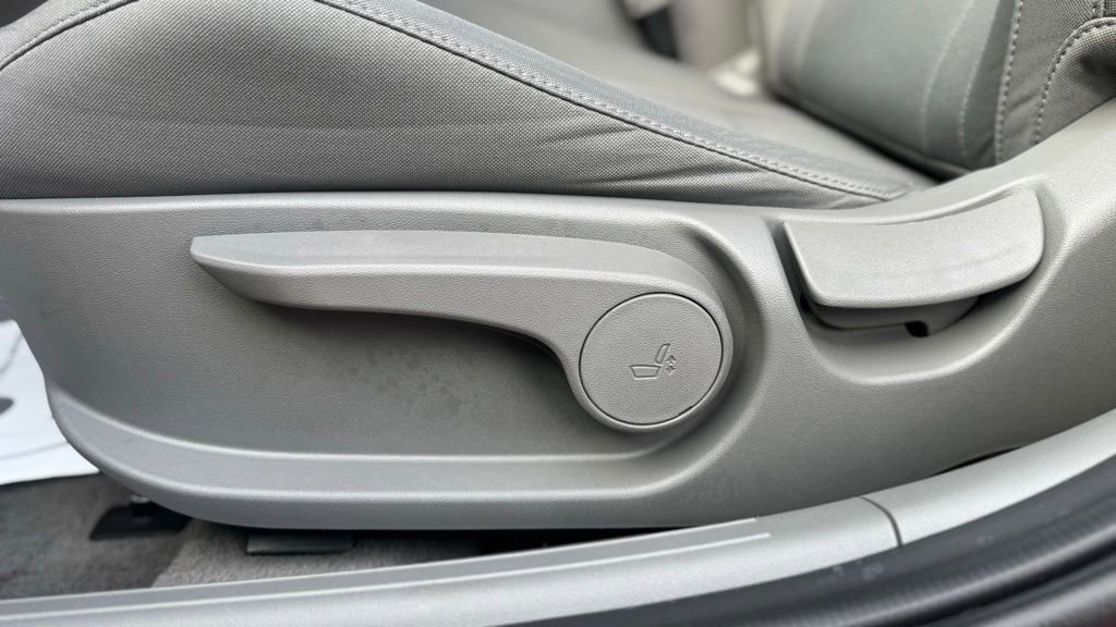 Used 2025 Hyundai Elantra SE image 16