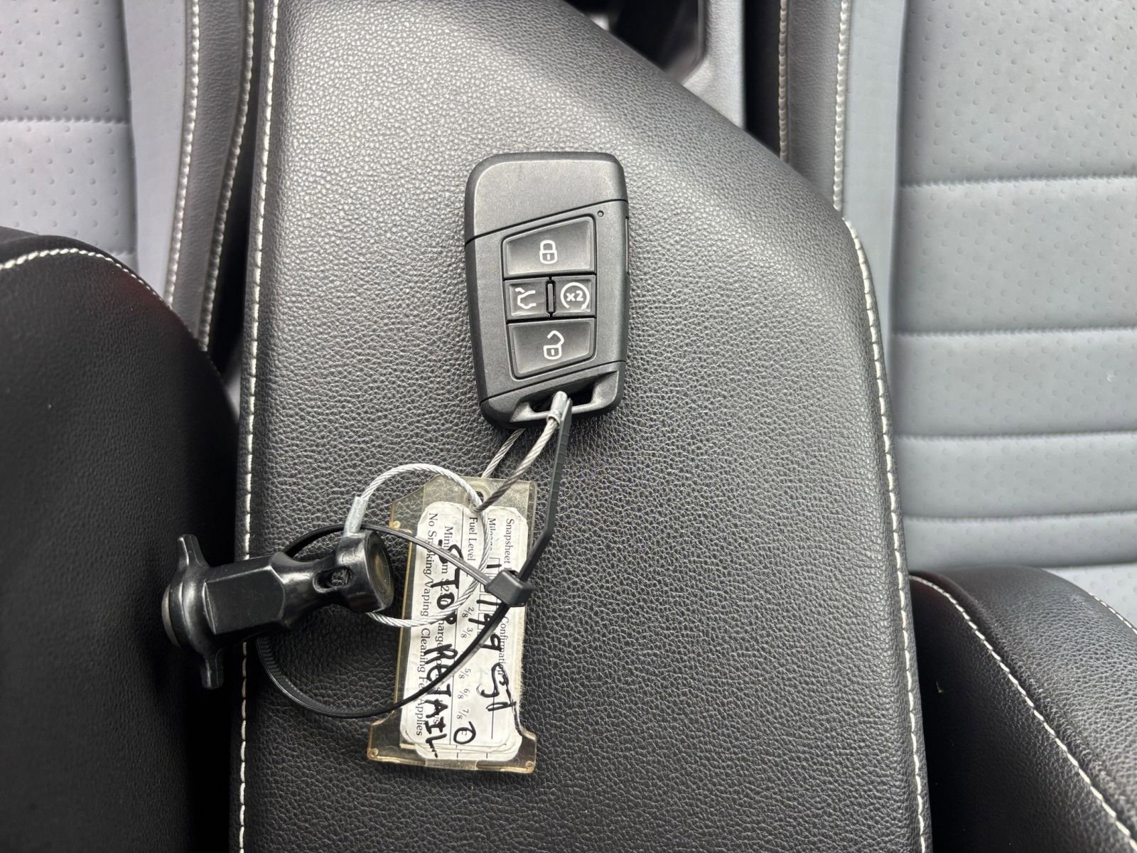 Used 2025 Volkswagen Jetta SE image 33