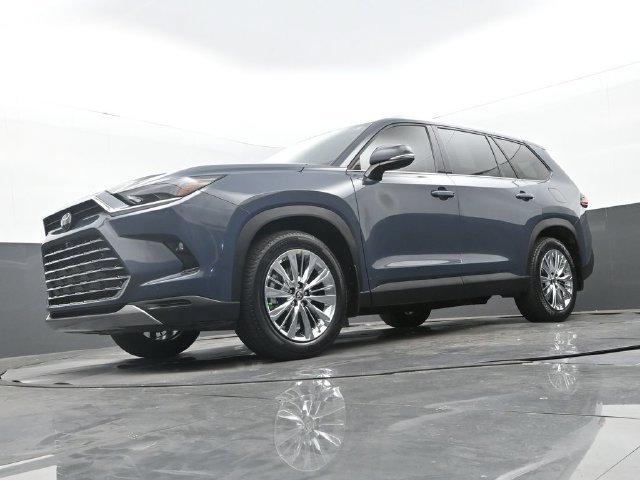 Used 2024 Toyota Grand Highlander AWD image 26