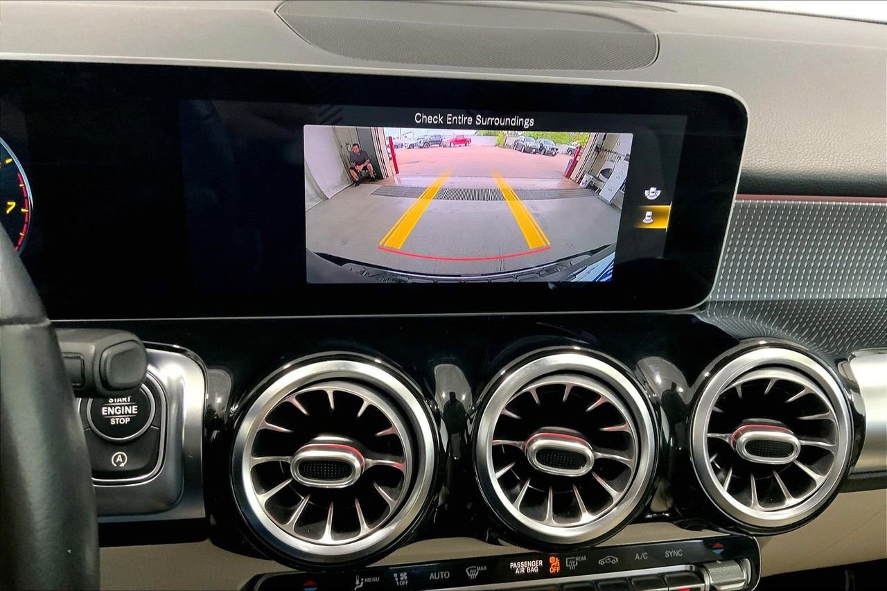Used 2020 Mercedes-Benz GLB 250 w/ Premium Package image 24