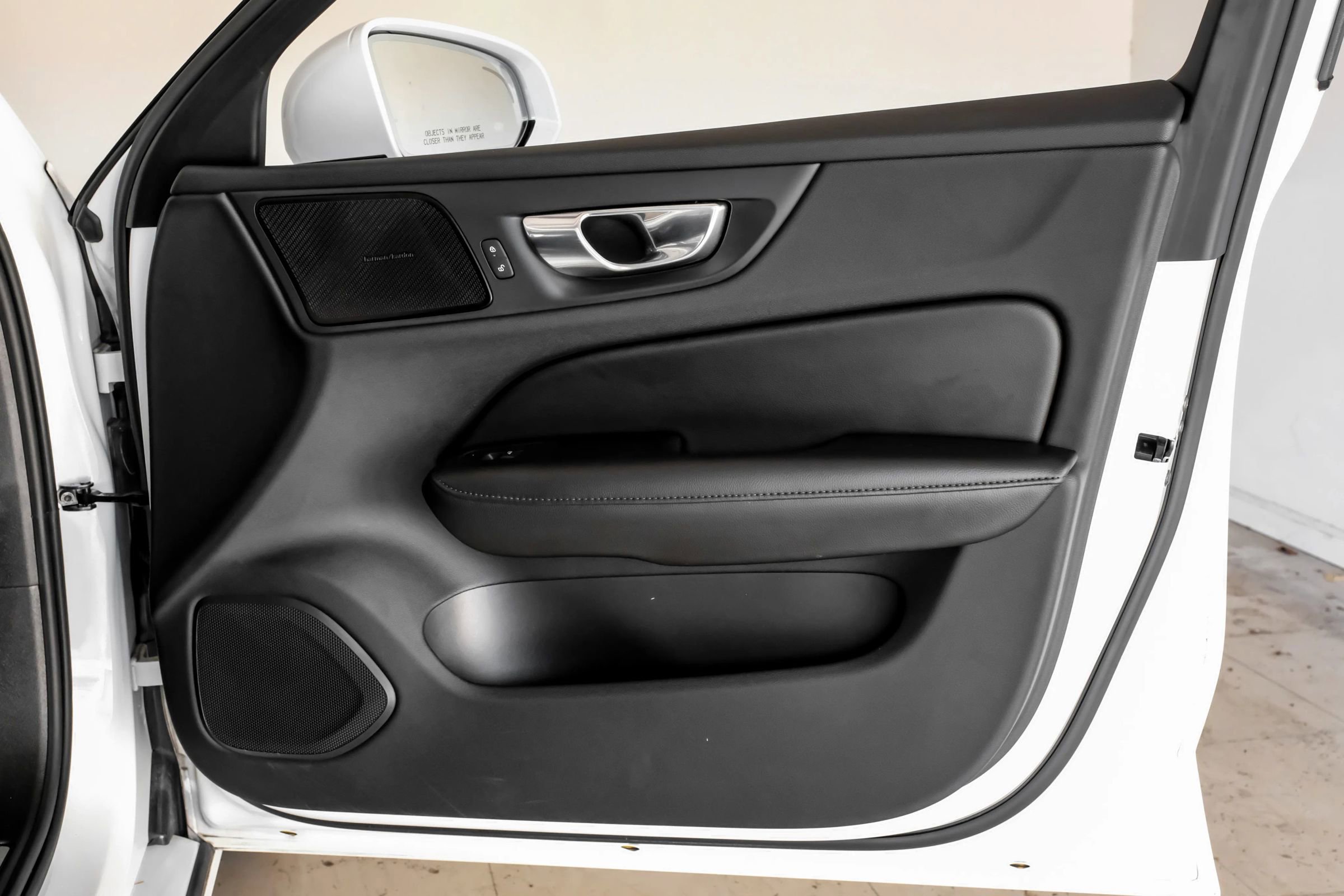 Used 2020 Volvo S60 T5 Momentum image 39