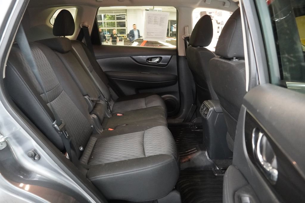 Used 2017 Nissan Rogue SV w/ SV Premium Package AWD/4WD image 29