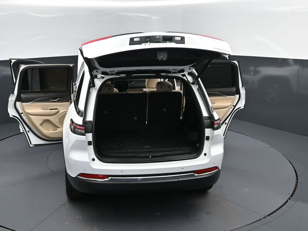 Used 2024 Jeep Grand Cherokee Limited w/ Luxury Tech Group II image 50