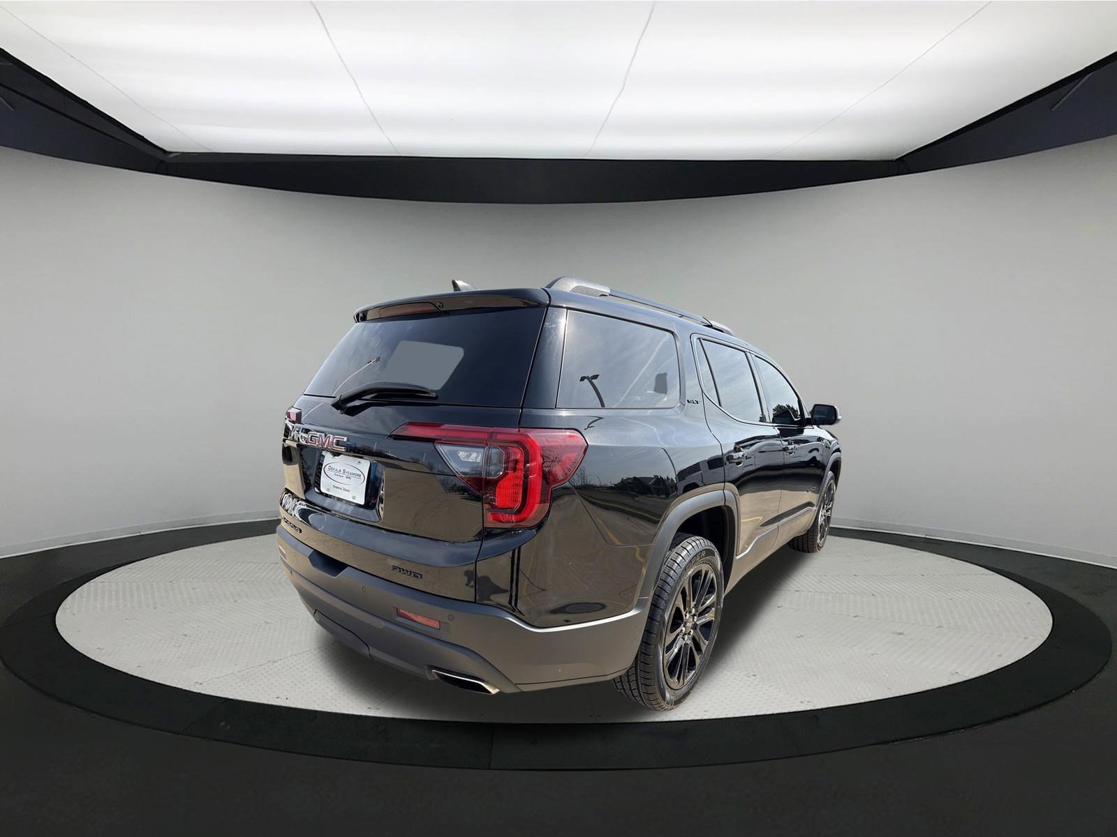 Used 2023 GMC Acadia SLT w/ Elevation Edition image 5