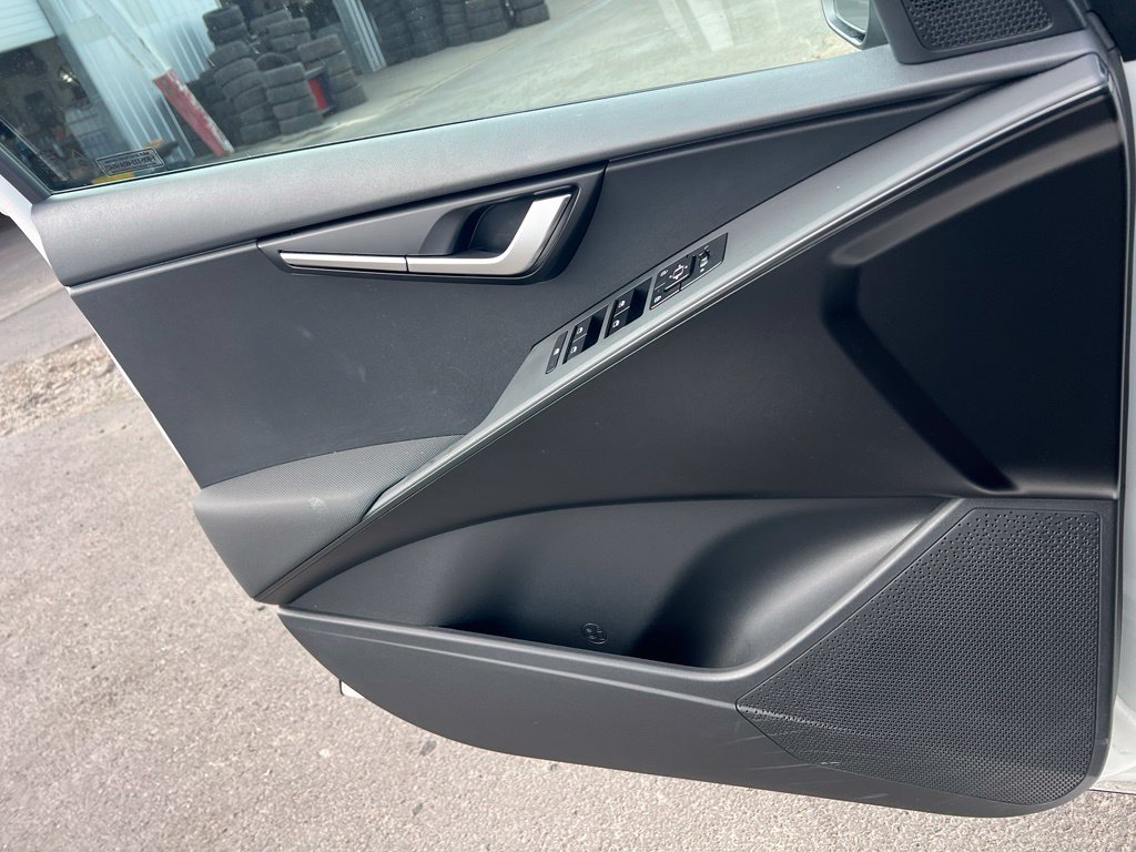 Certified 2026 Kia Niro LX FWD image 19