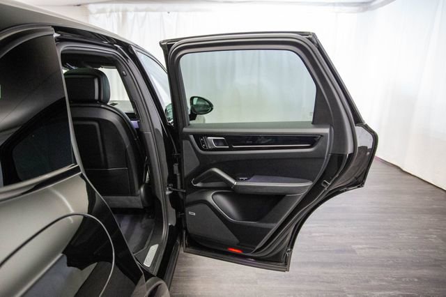 Used 2019 Porsche Cayenne S w/ Premium Plus Package image 23