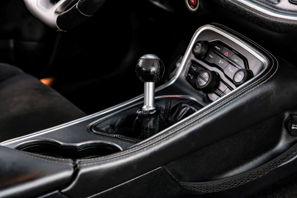 Used 2015 Dodge Challenger SRT w/ Technology Group image 23