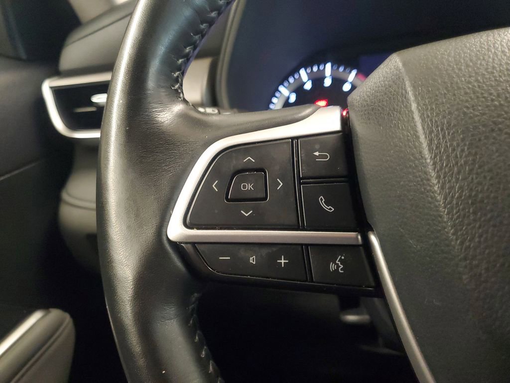 Used 2024 Toyota Highlander LE FWD image 22