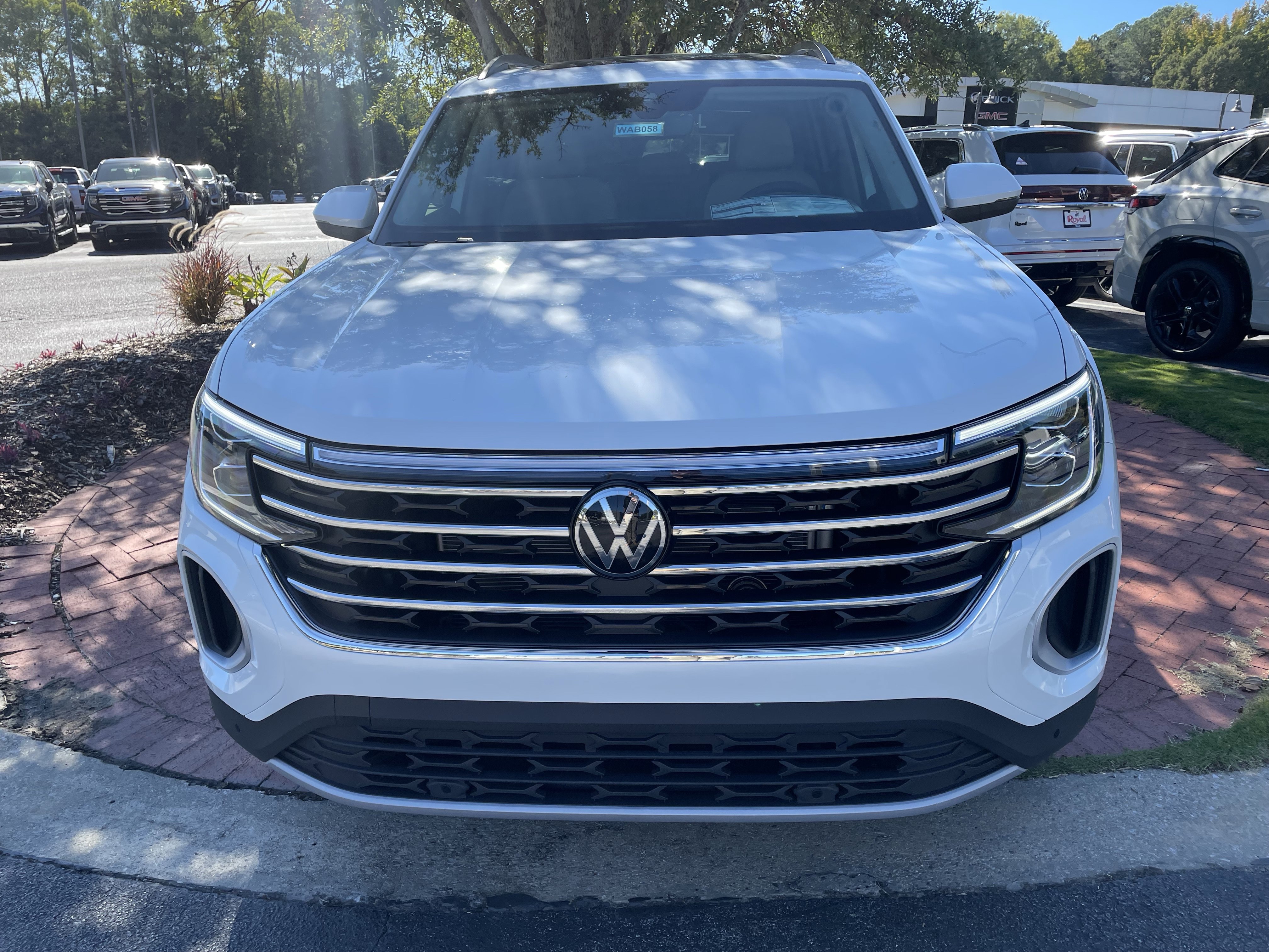 New 2026 Volkswagen Atlas SE image 2