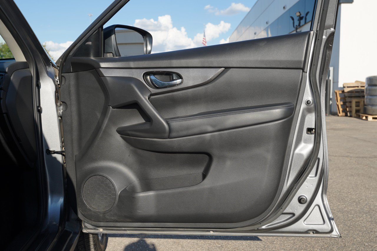 Used 2020 Nissan Rogue SV FWD image 27