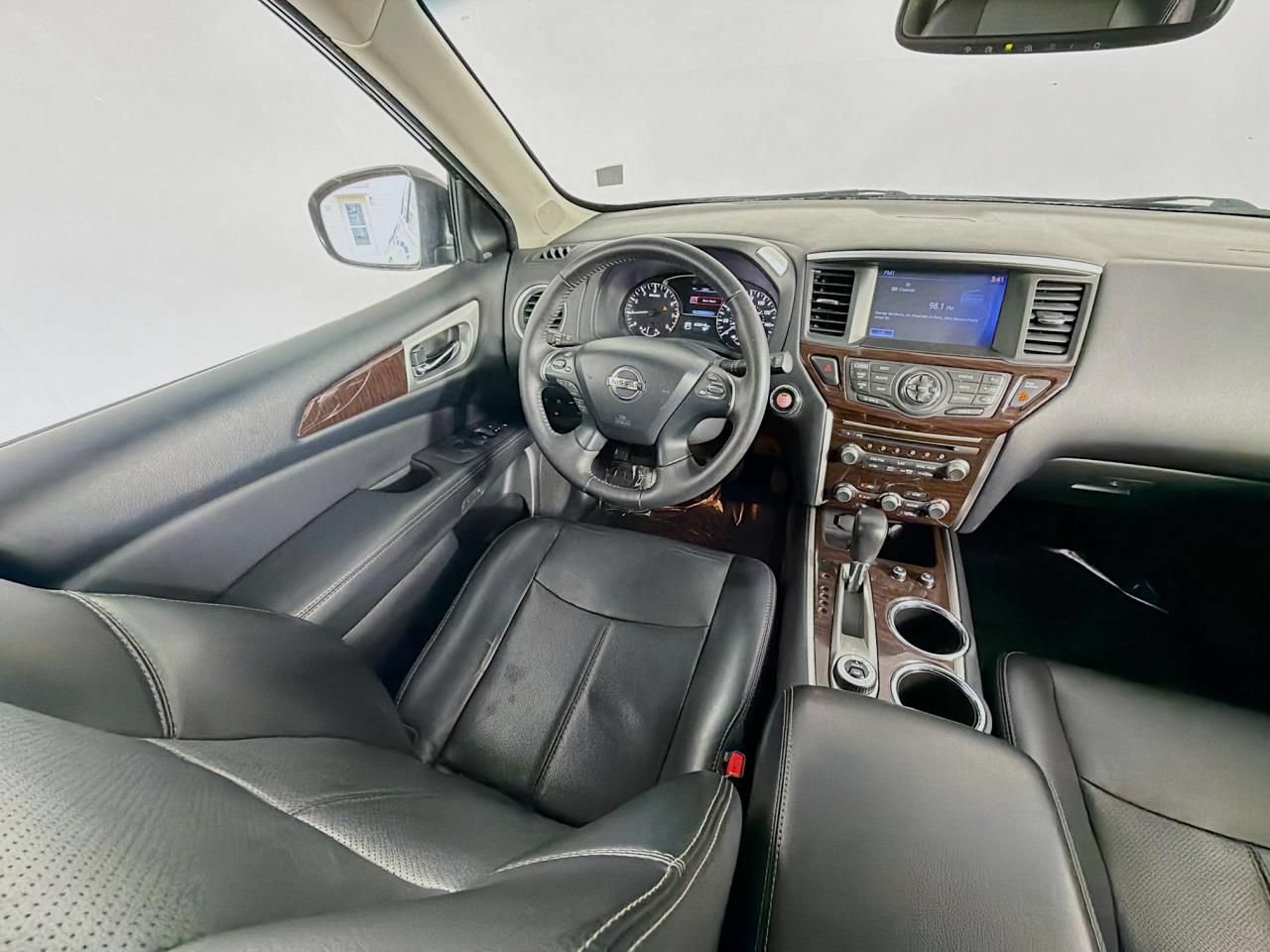 Used 2015 Nissan Pathfinder Platinum w/ Family Entertainment Package AWD/4WD image 11