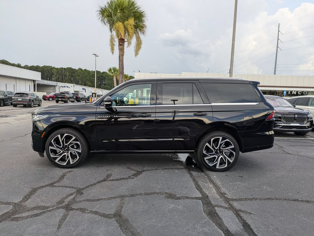 New 2027 Lincoln Navigator Black Label AWD/4WD image 7