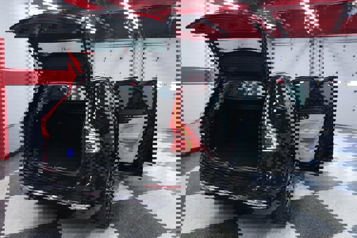 Used 2023 Volvo XC60 B5 Plus image 27