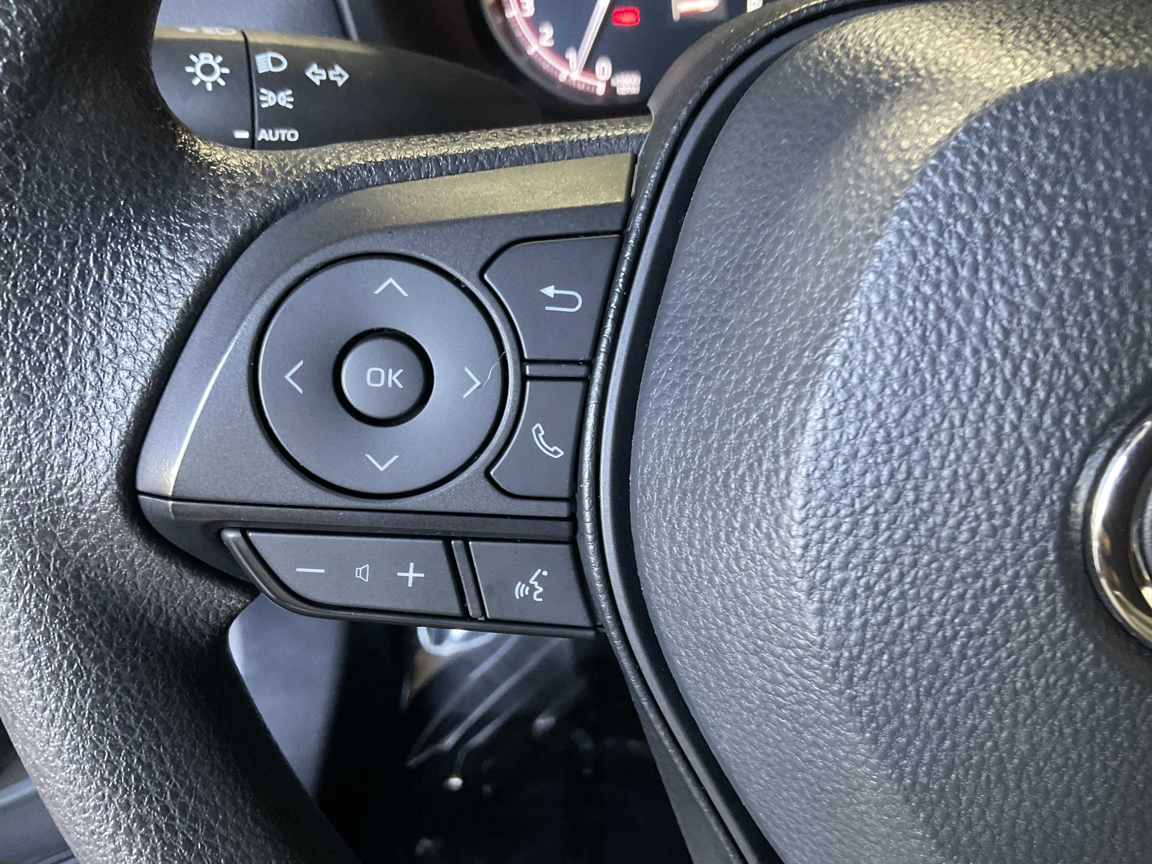 Used 2025 Toyota RAV4 XLE AWD/4WD image 29