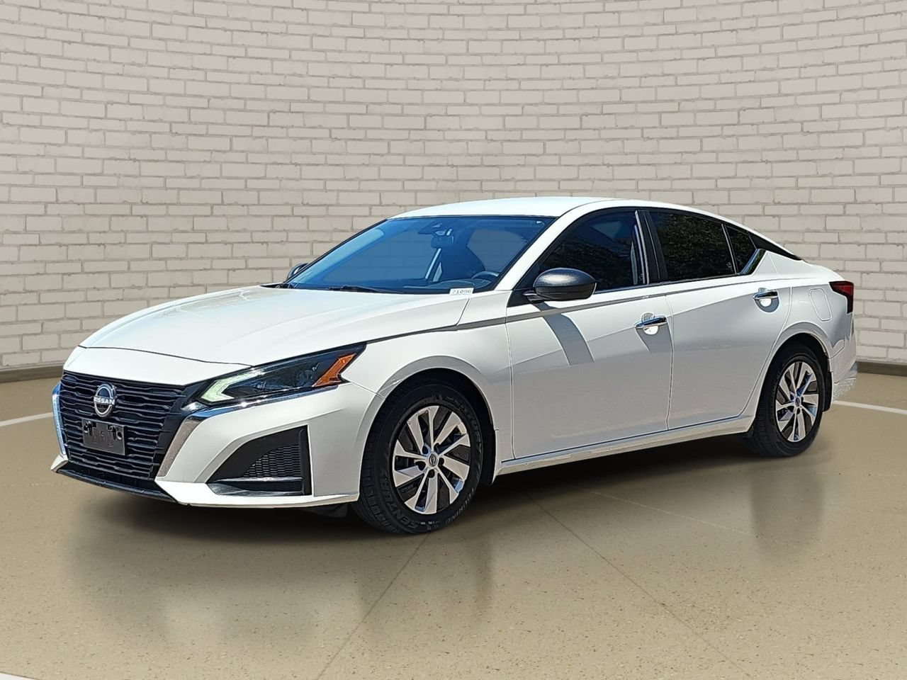 Used 2024 Nissan Altima 2.5 S FWD image 1