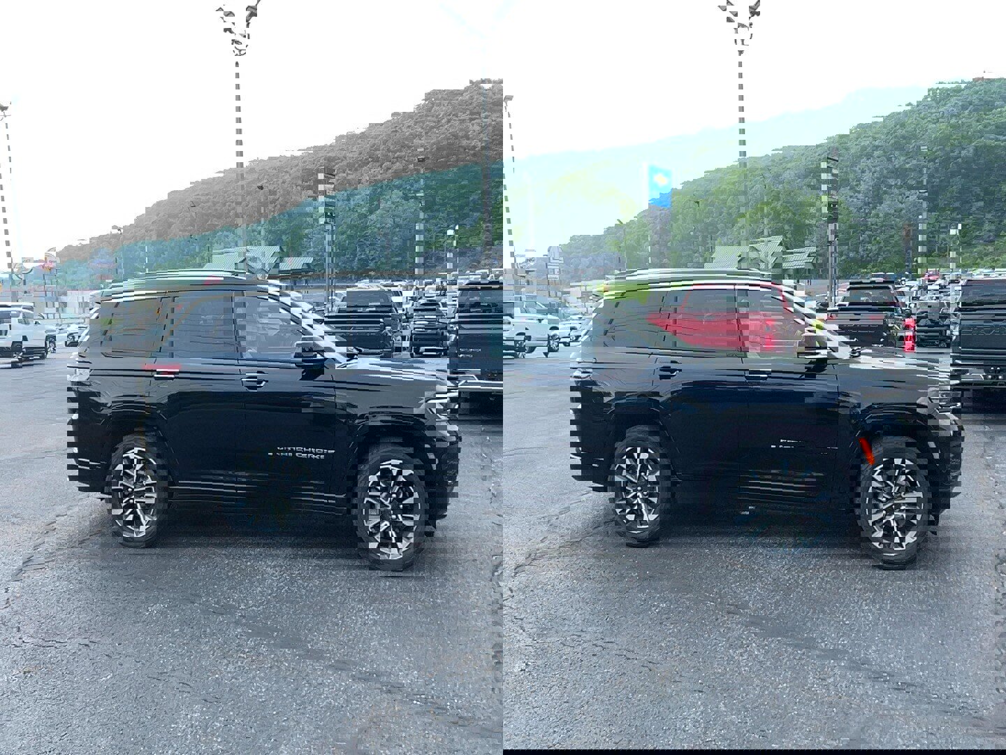 Used 2021 Jeep Grand Cherokee L Overland w/ Luxury Tech Group IV image 3